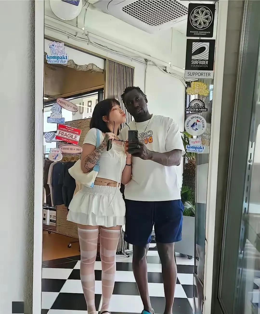 狗不能喂太饱，人不能对他太好，你对他太好了他会认为你在讨好他，他反而觉得你没有价
