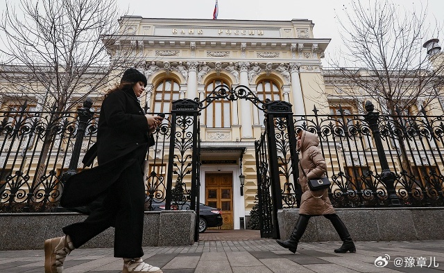 俄罗斯央行将关键利率从15.5%降至15%。 