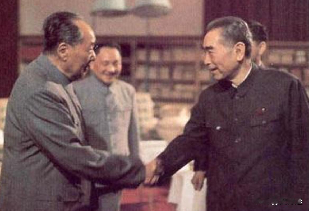 1975年，毛主席与周总理双双身患重病，主席问总理：江山要谁来守？


一九七五