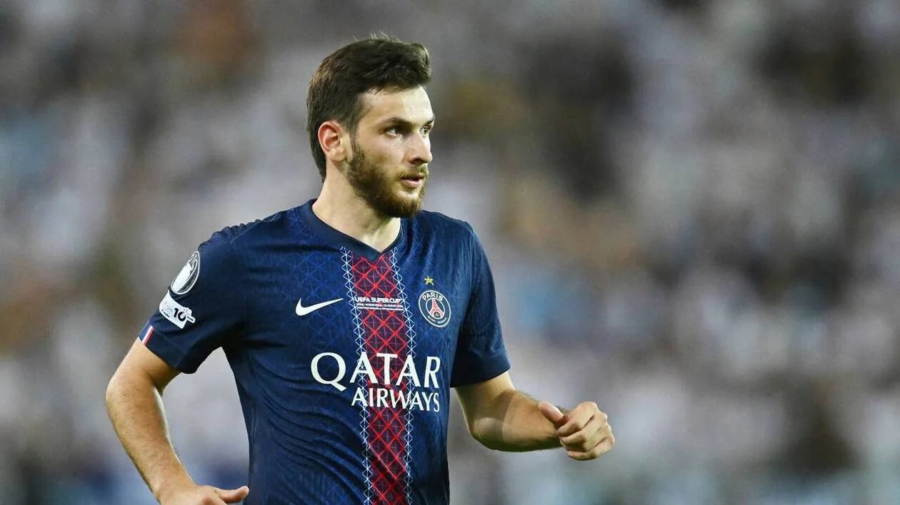 巴黎圣日耳曼  “他是格鲁吉亚国家队的队长，表现出色，在巴黎圣日耳曼也发挥得非常