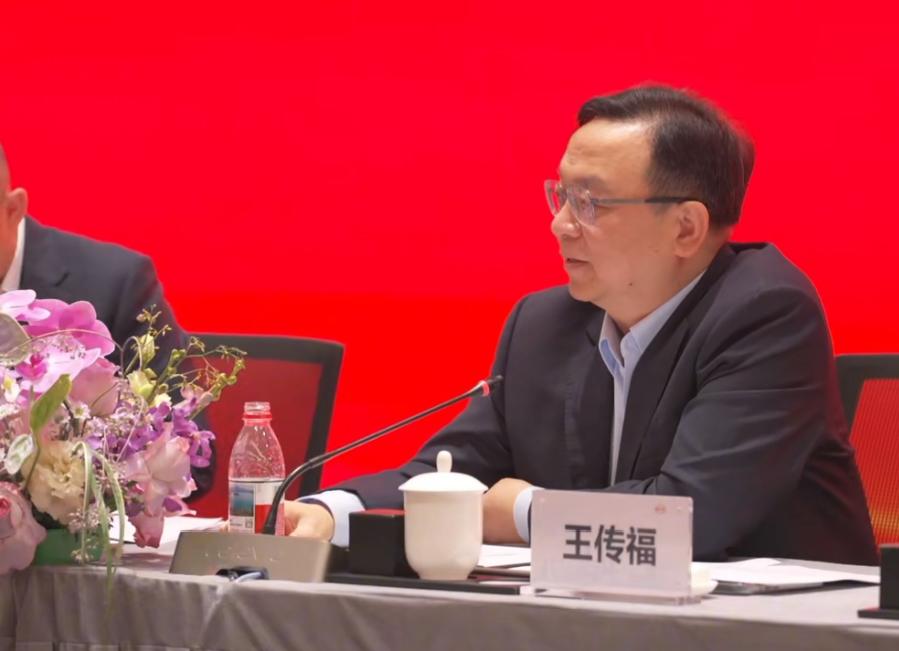 12月5日，在比亚迪临时股东大会上，比亚迪董事长兼总裁王传福表示：作为行业龙头，