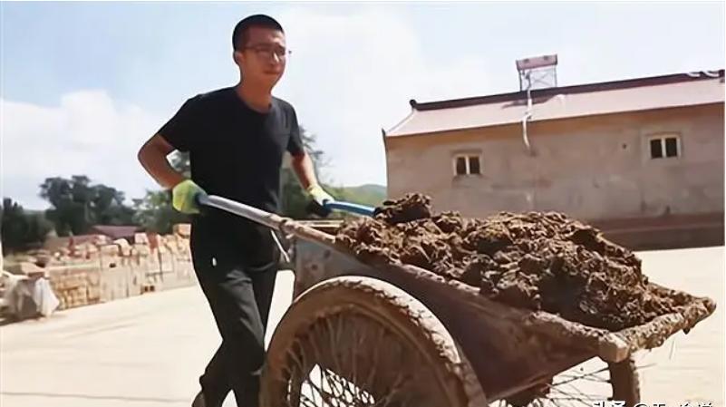 5年前，那个扬言“高考题目太简单，耽误我打工”的狂妄少年单小龙，如今怎么样了？