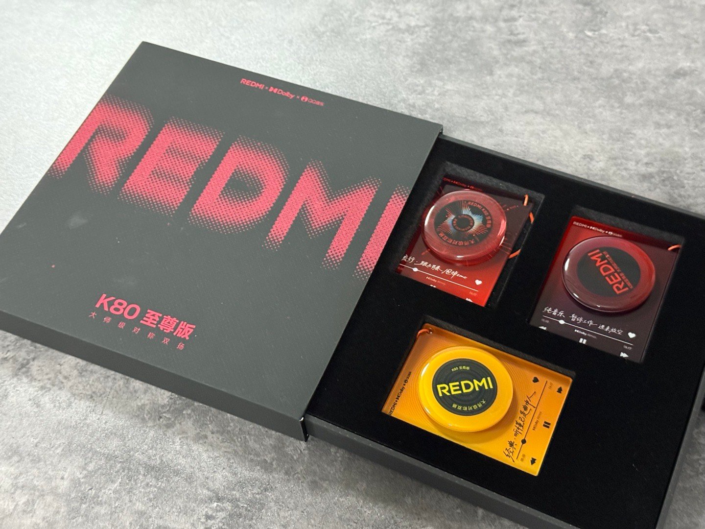 REDMI K80至尊版的扬声器有东西，同轴对称双扬，10年前的我拿到了肯定会煲