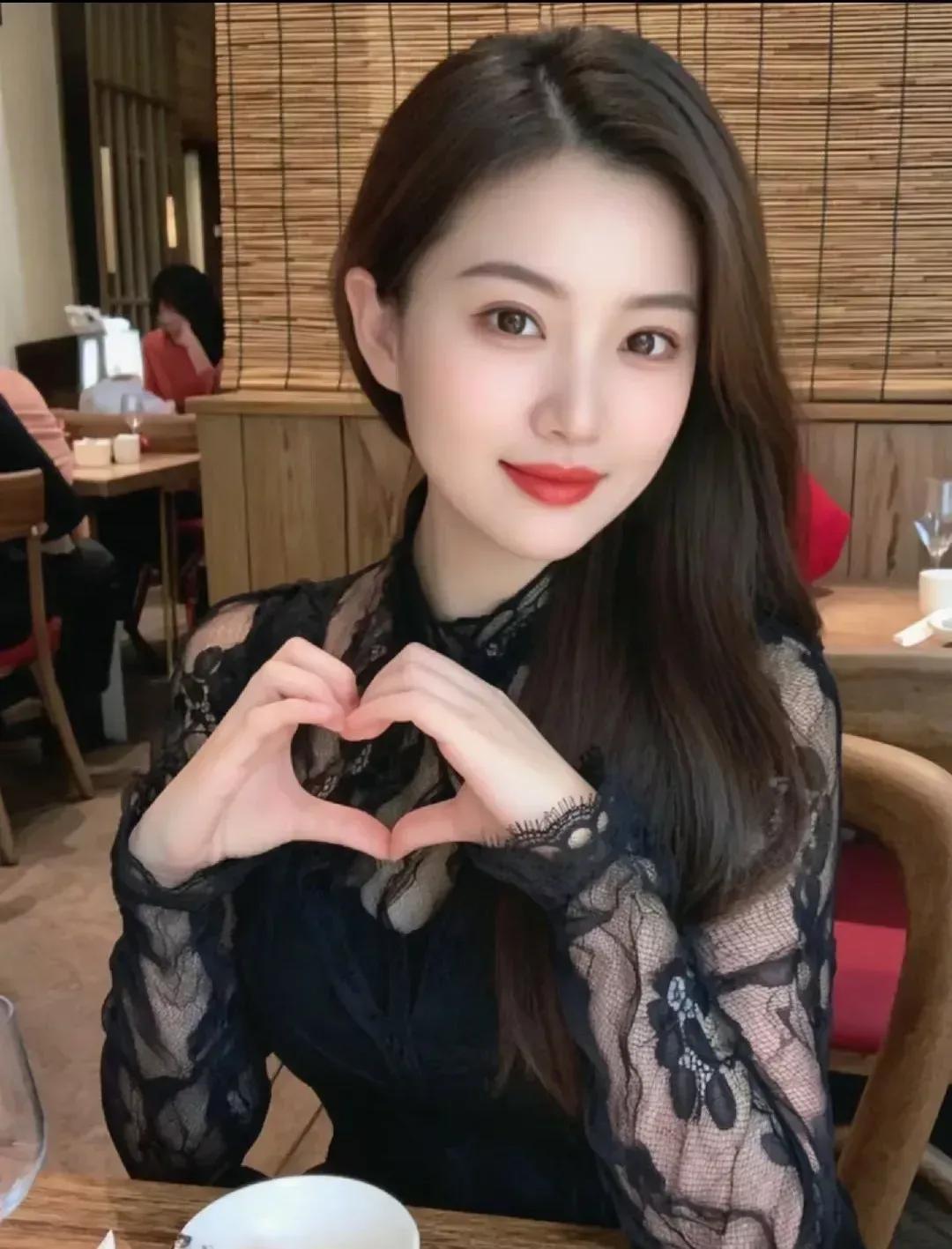 元气满满的心形自拍，温暖你的每一天！甜美自拍 甜系自拍写真 粉色自拍 少女心拍照