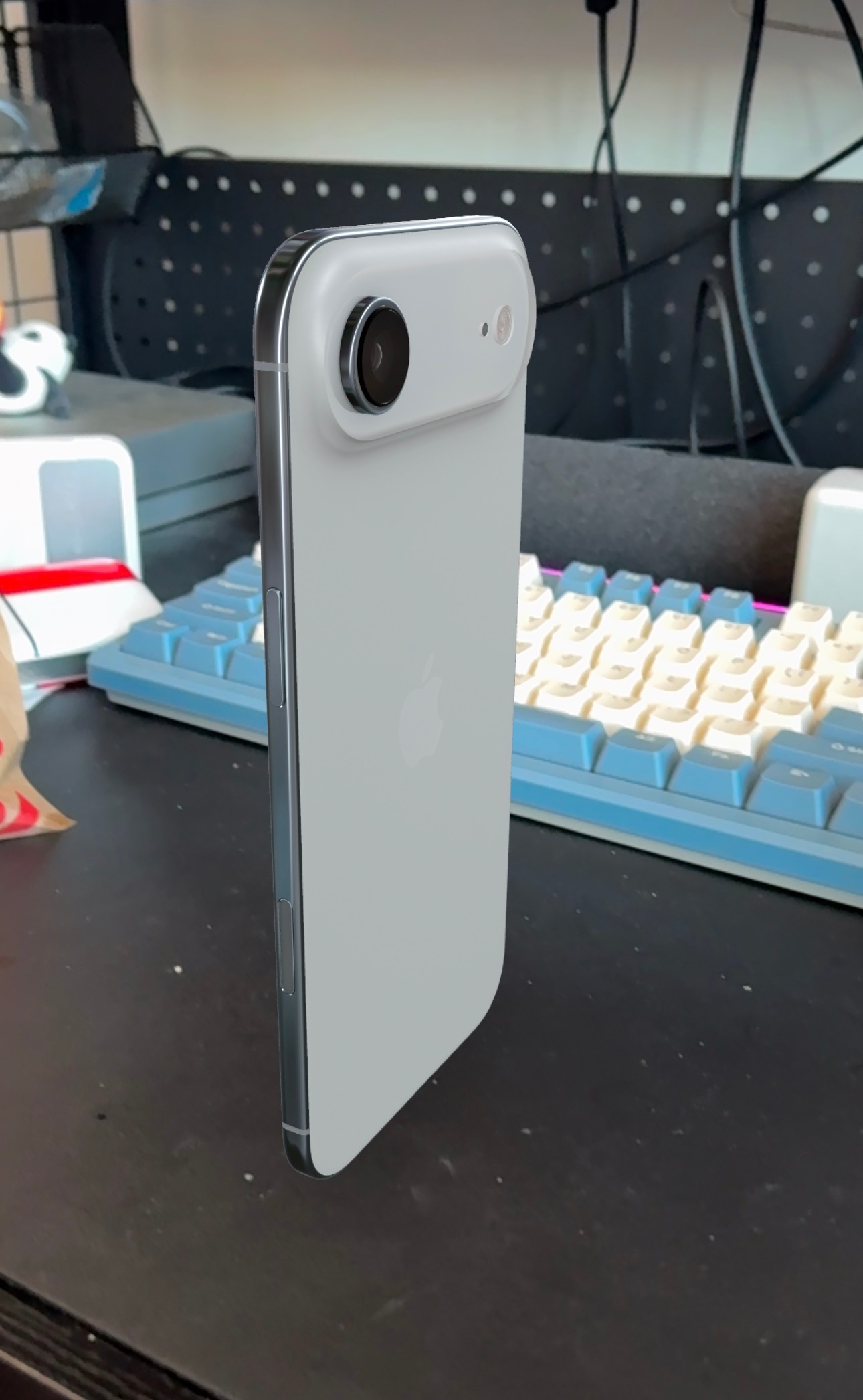 港版iPhone17港版手机我记得都是很多年前的吧？海南版是不是也免税啊？要是有