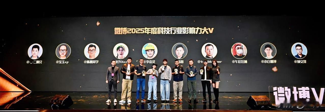陈震韩路，时隔多年之后同台！

很少看到他们两个，能够在一个舞台上面出现！

因