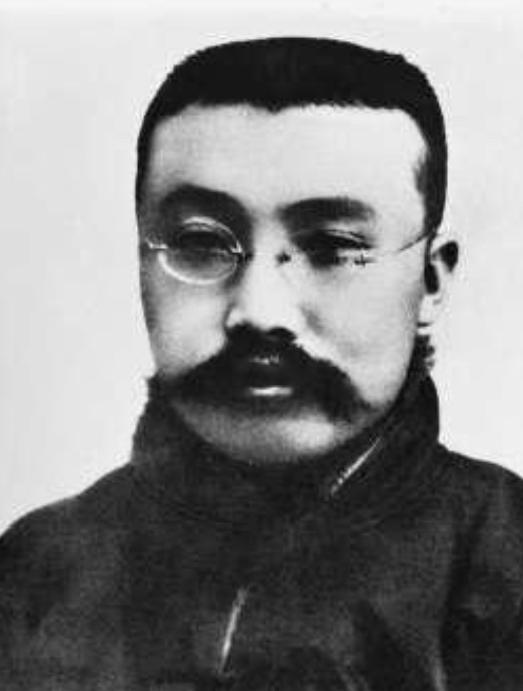 1951年，查出杀害李大钊元凶，此人已瘫痪卧床命不久矣，彭真下令：剩一口气也要抓