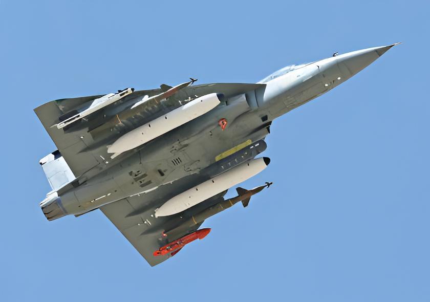 印度“光辉”战斗机“光辉”（Tejas）是印度斯坦航空公司研发的轻型战斗机。19