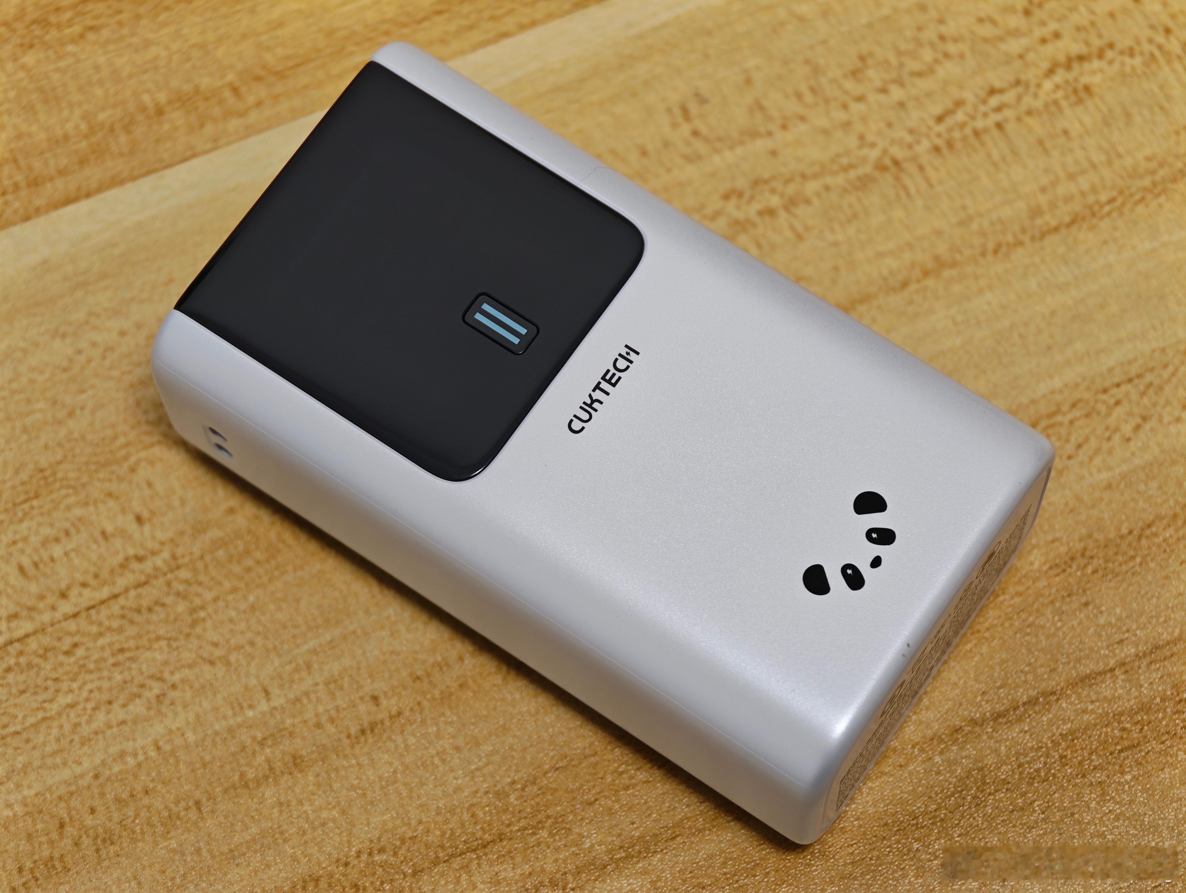 这两天收到了想要了很久的酷态科10号充电宝Mini。它的容量可能不是最大的，输出