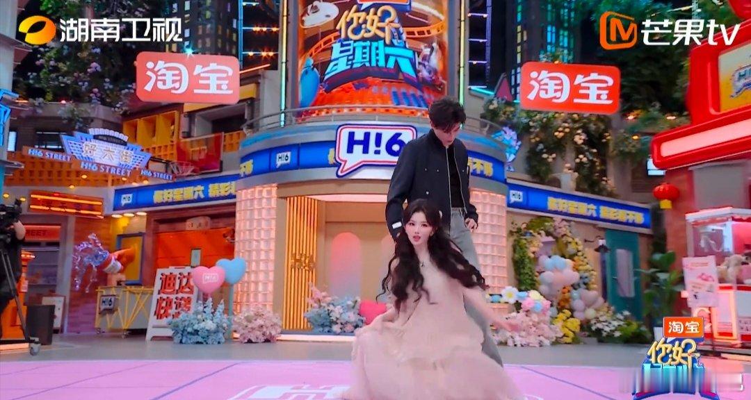 孔雪儿邓凯跳舞好甜你好星期六反复循环根本停不下来，舞蹈丝滑，眼神拉丝，甜度直接焊