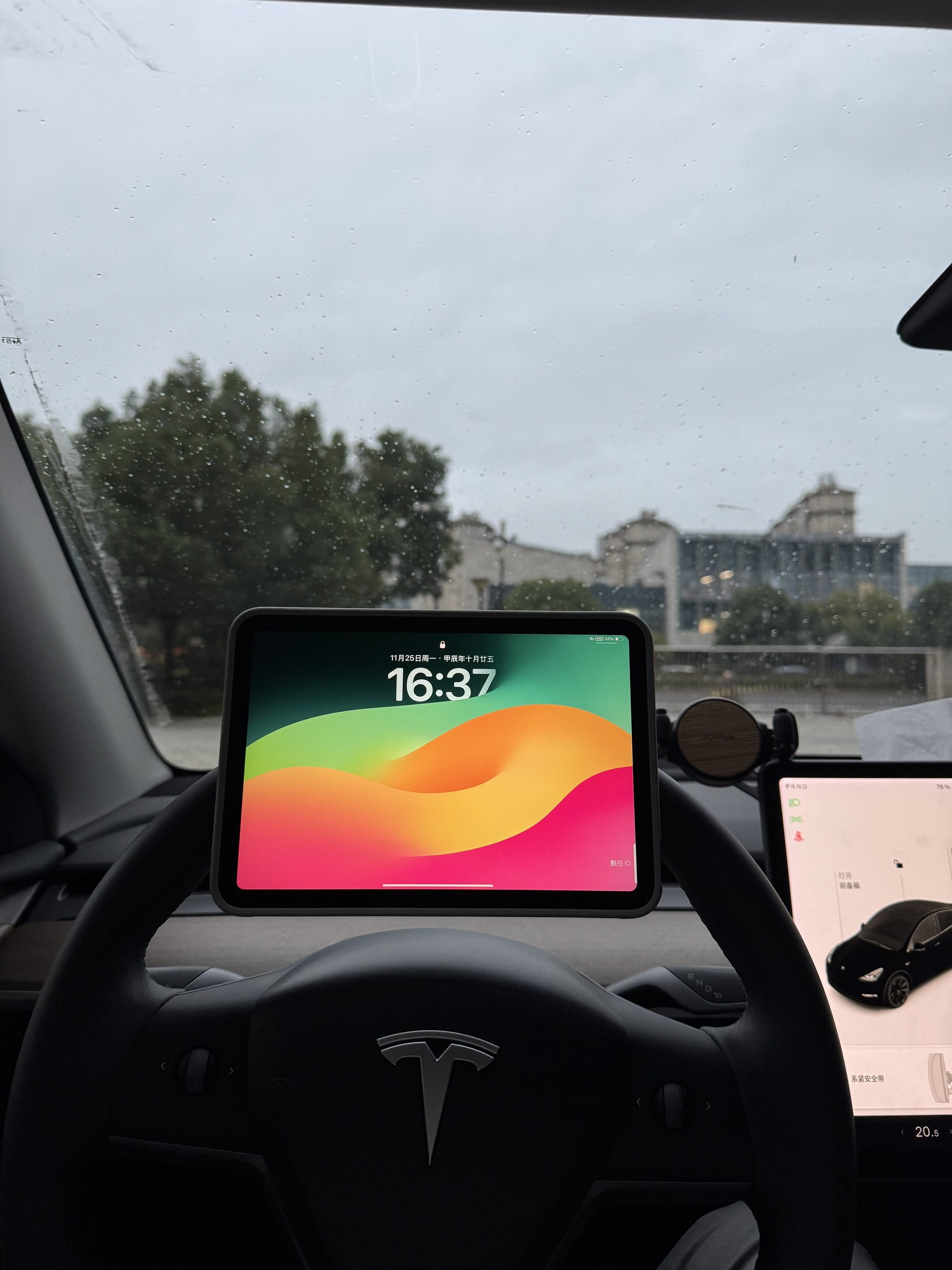 iPad mini7 跟小水滴磁吸支架还能有这种使用角度，很有想法[嘻嘻]（大家