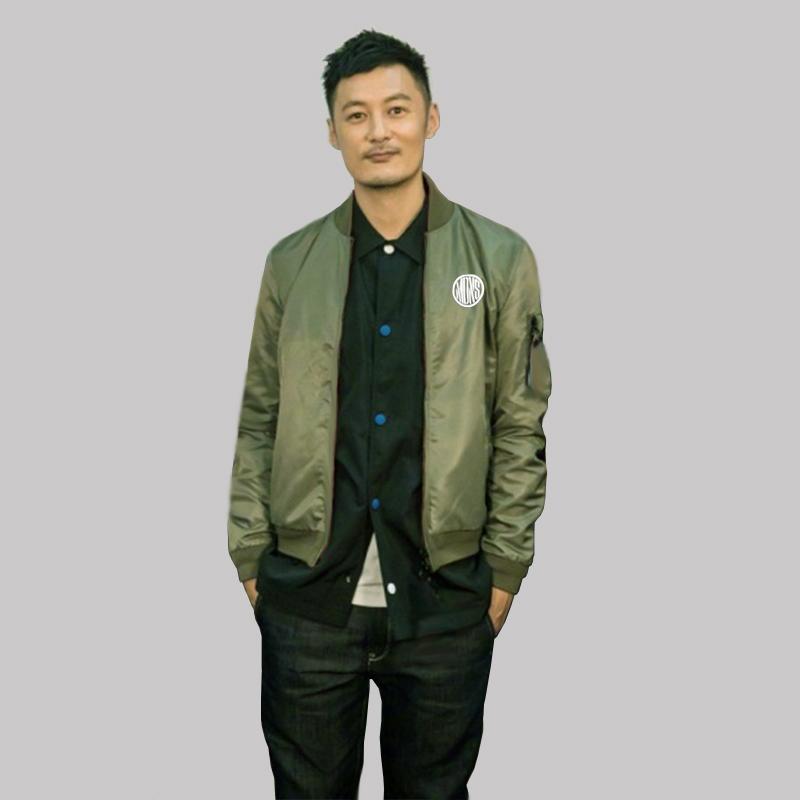 一次，主持人问余文乐:“1000万的人民币在香港可以买到多大的房子？一套别墅？”