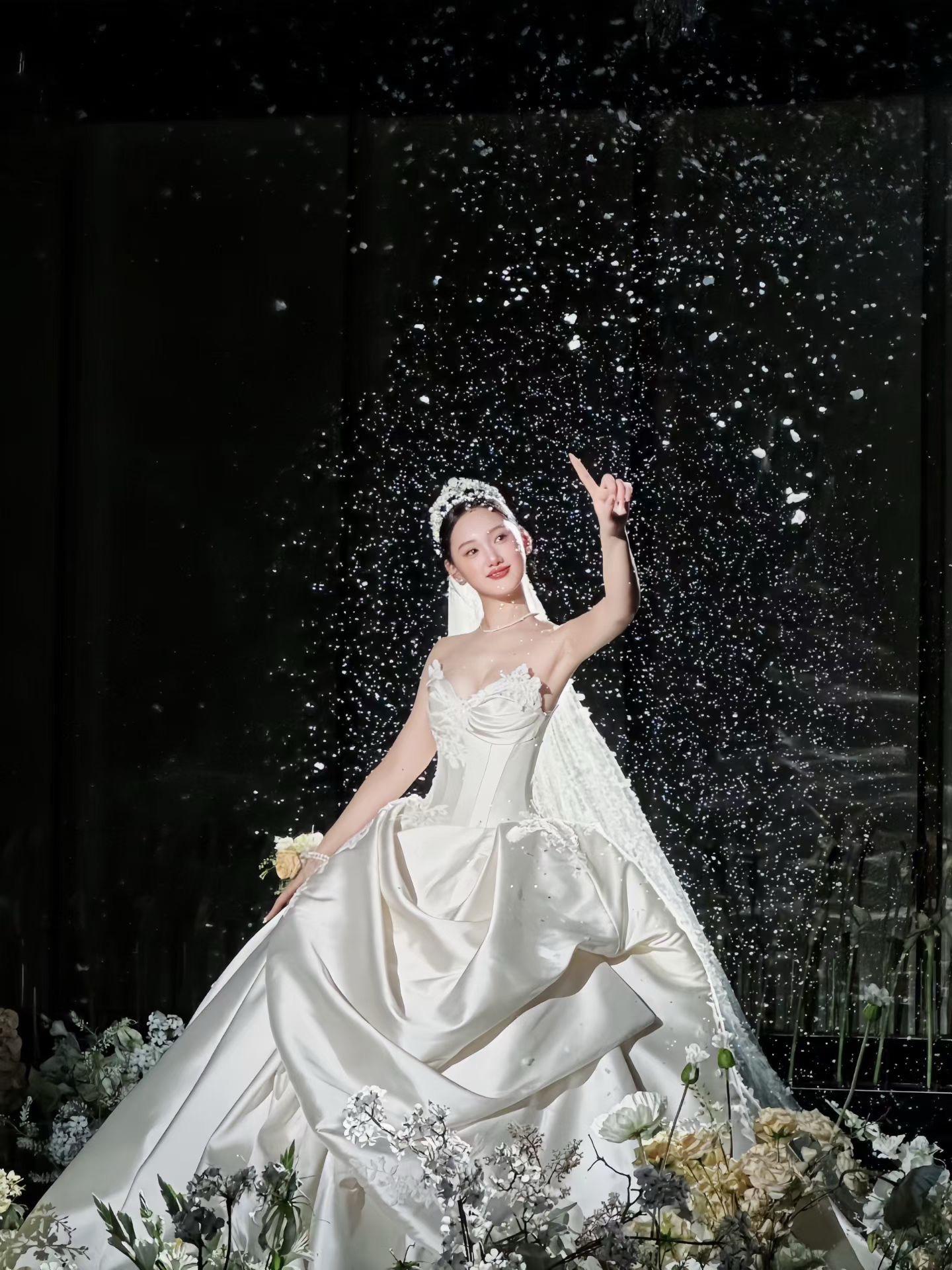 有时候觉得自己很幸福《有这么多用心的好朋友》 有时候觉得自己好幸运《遇...