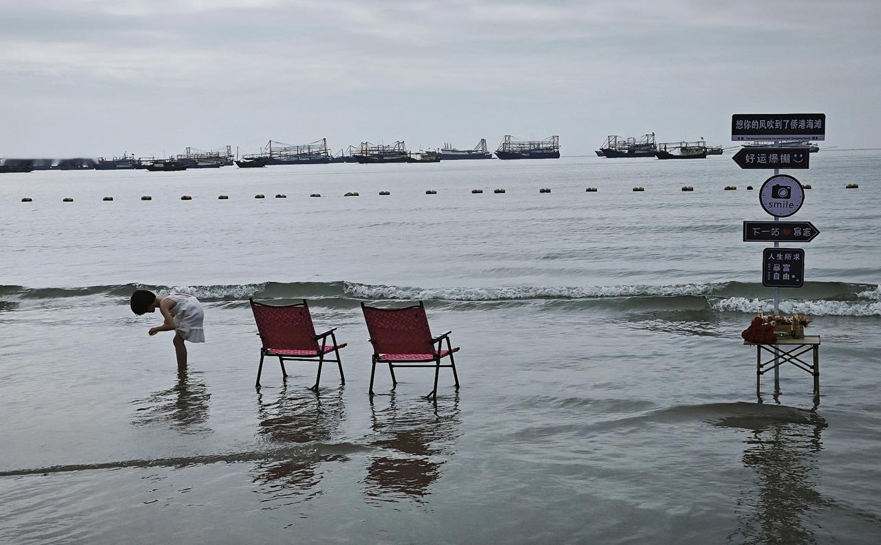 周三收盘点评
 
午间收盘前我便明确提示，大盘冲高时可择机减仓，午后开盘指数果然