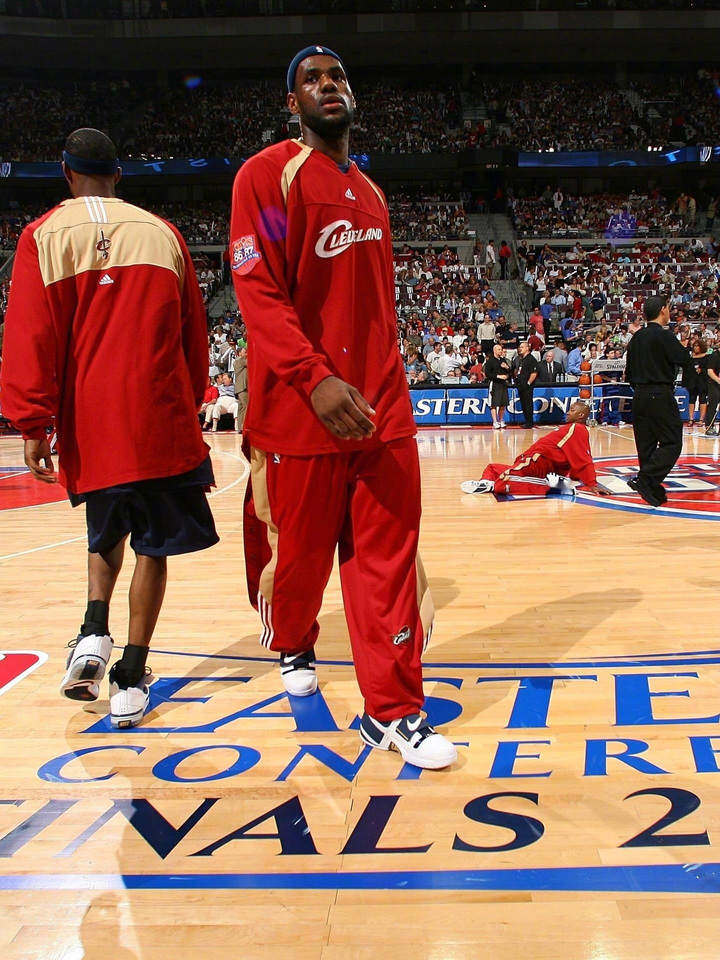 骑士詹姆斯nba 回到老学校