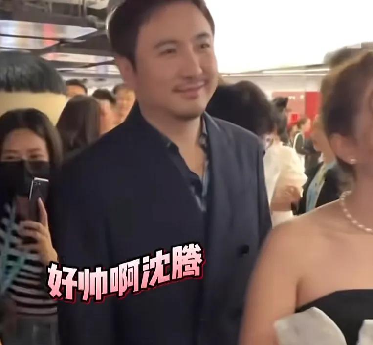 沈腾太尴尬了！

6月9日，沈腾突然高调登上热搜，只因他在红毯上臭不要脸地回了一