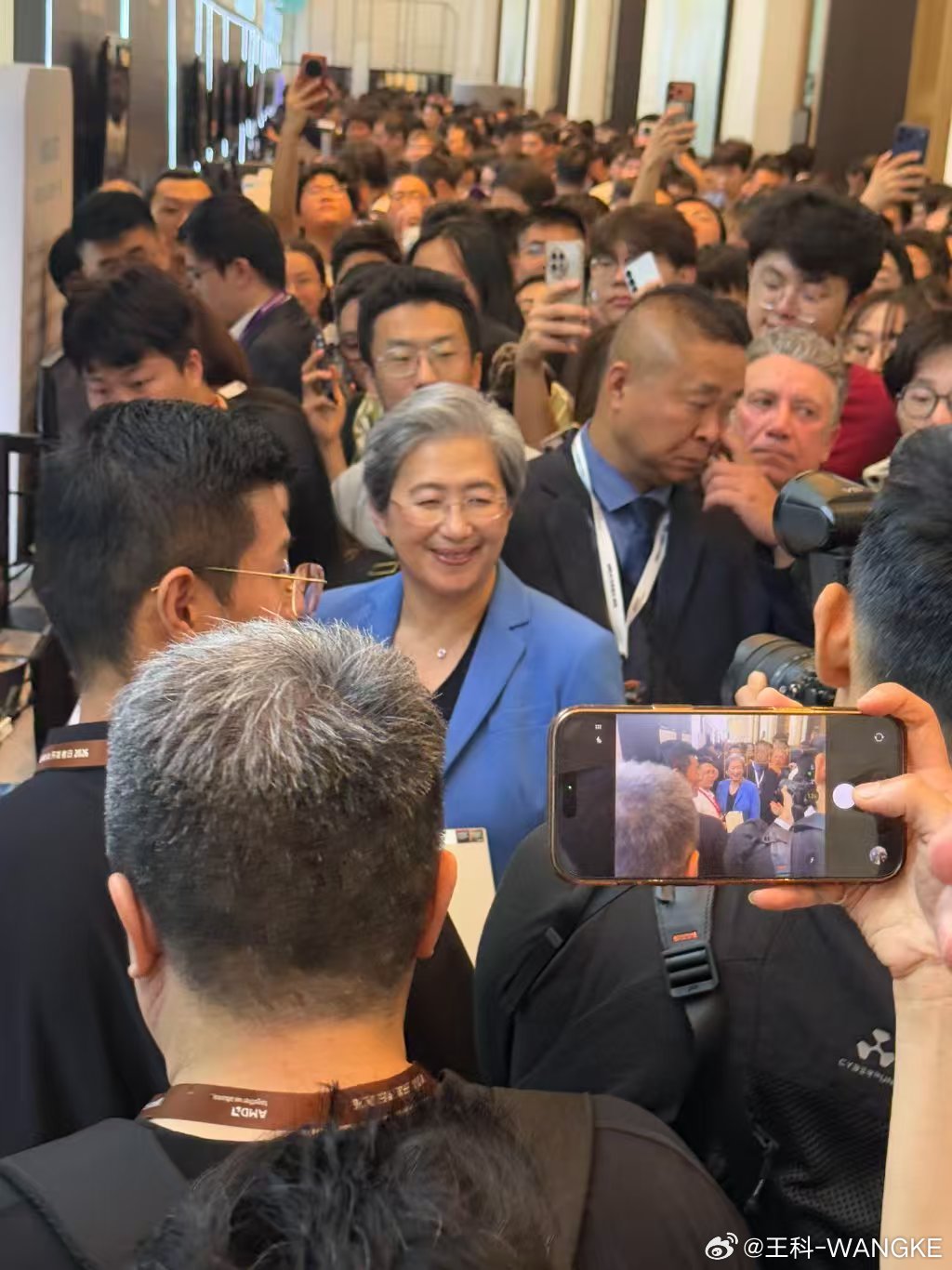 前脚黄仁勋刚走，后脚AMD的苏妈来了！ 