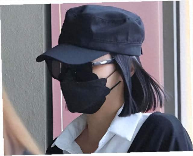 新加坡4岁女童被亲妈虐死，那个递醋买铁桶的女人也认罪了