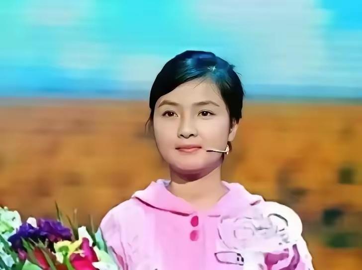 那个当年带着瘫痪养母上大学的山西女孩孟佩杰，如今已经在临汾当地的妇联做起了宣传干
