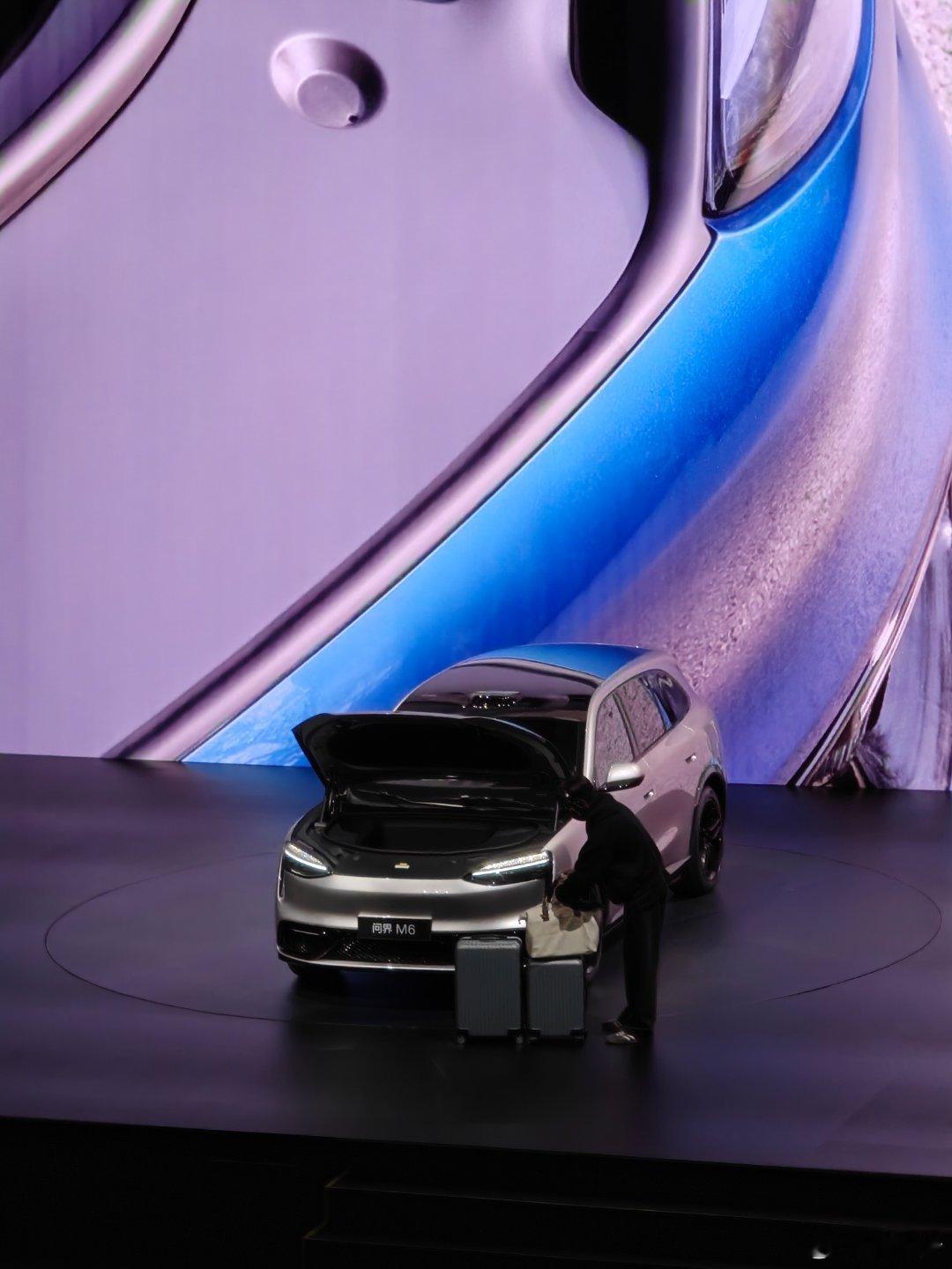 这个前备箱确实够大而且因为是电动的，所以使用率会很高 