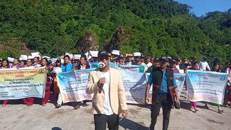 藏南 当地群众举行大规模集会，反对伪政府在思昂河上修建大型水坝的计划
9月14日