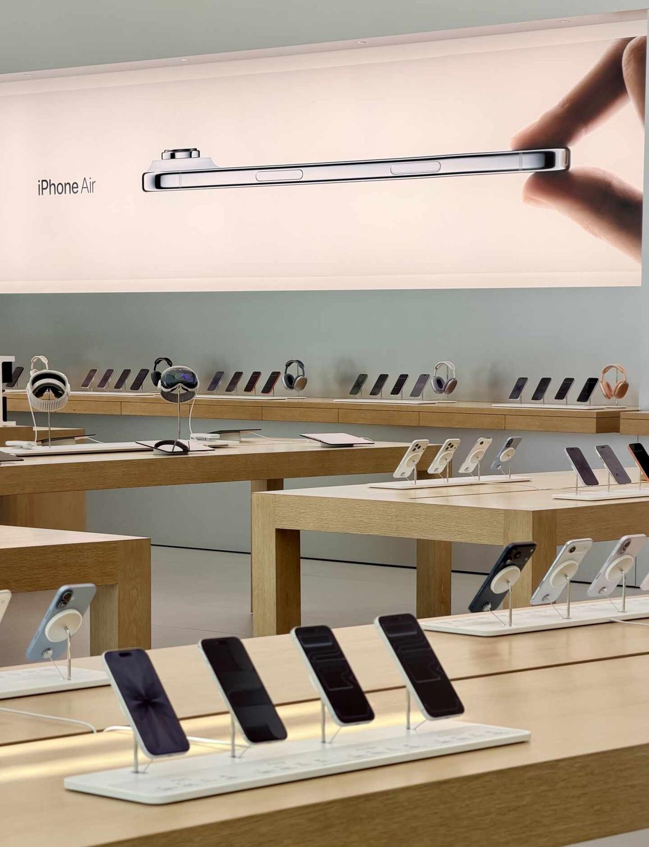 Apple Store 产品的秩序感
拍摄于Apple杭州万象城
Apple a