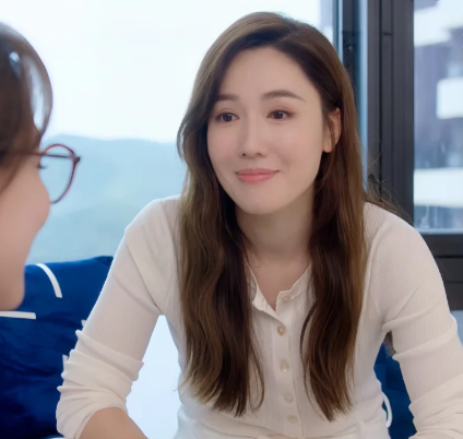 李施嬅妈妈劝女儿退圈 最应该劝的是让她爱自己多一点，别被这段感情不断拉扯消耗了，