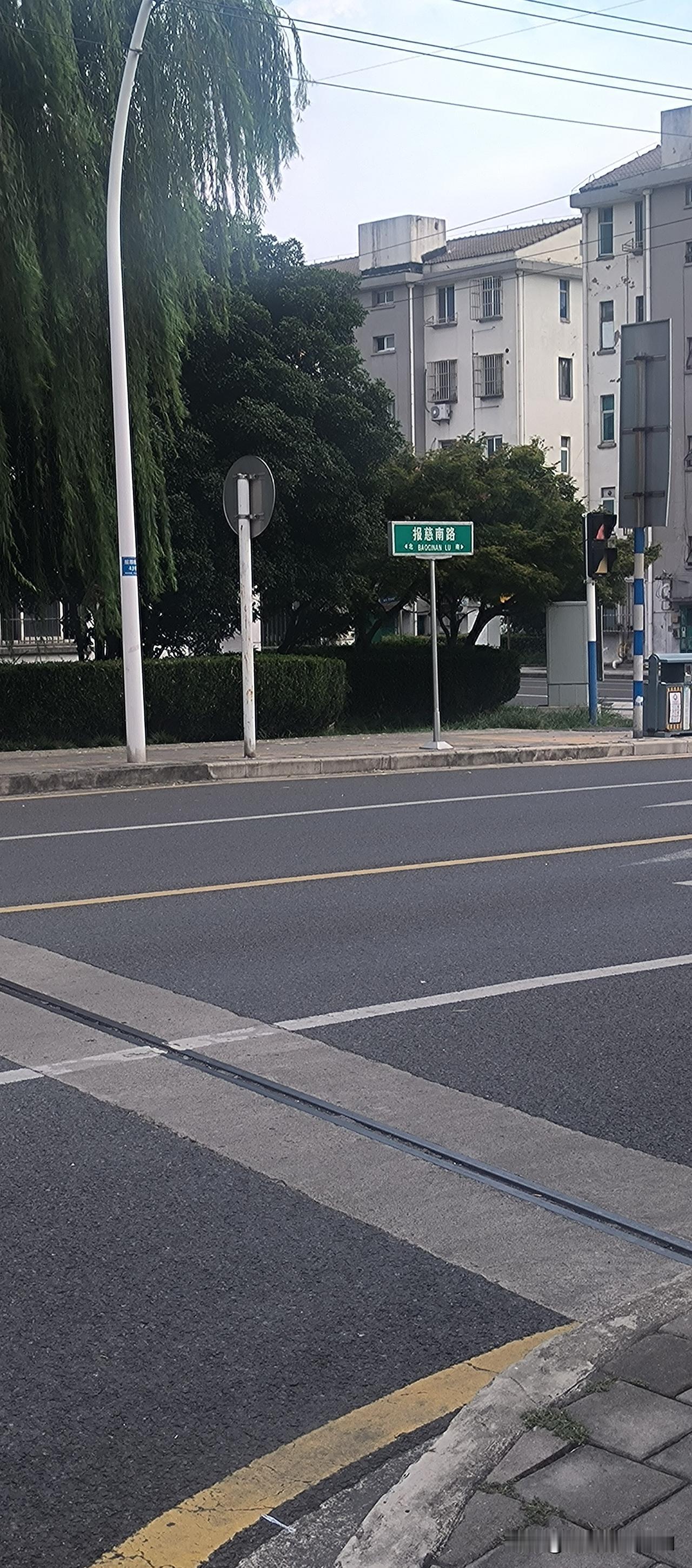 今天下午的台风白海豚带来的大雨也有好处，反气温降下来了，不必开空调了，25度气温