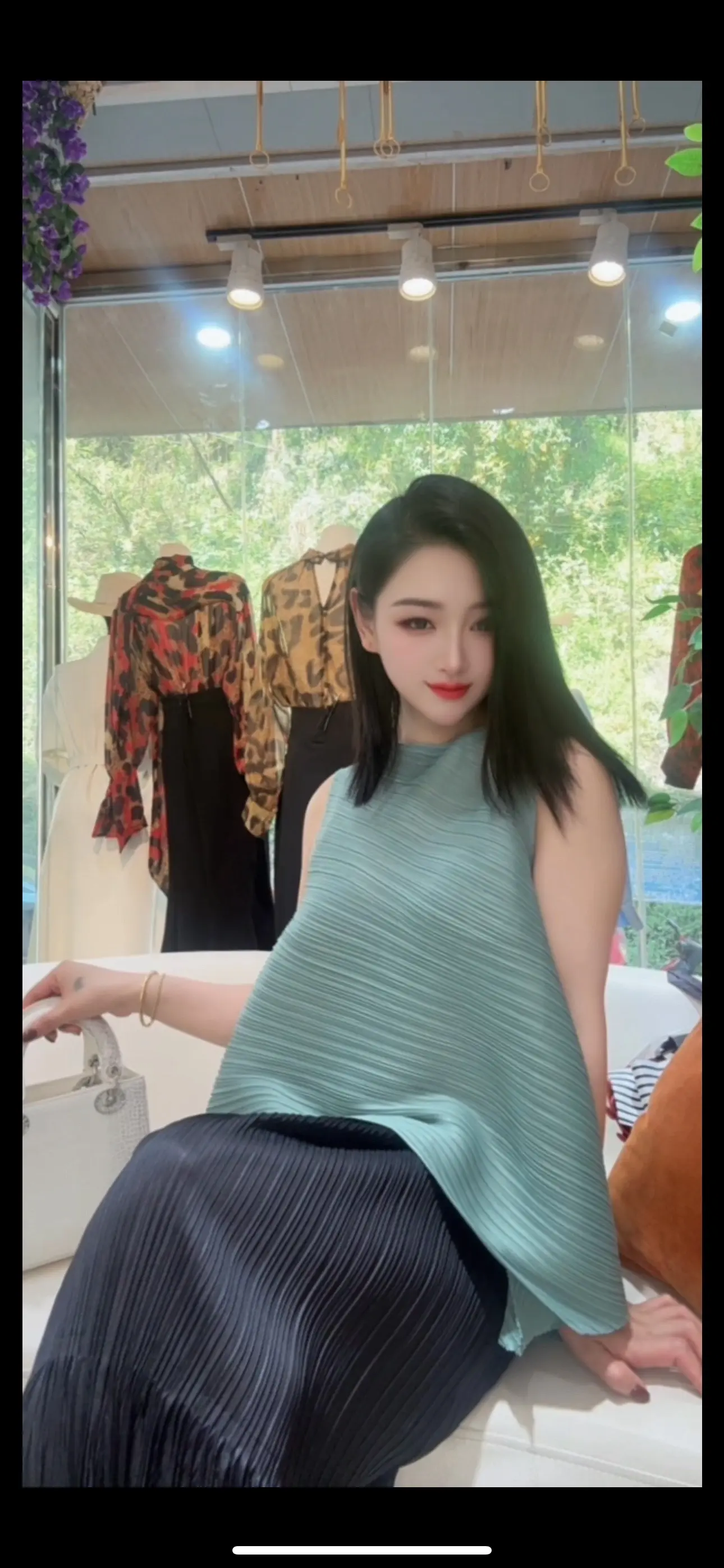 羡慕过很多人，但更爱普普通通的自己，想要的很简单，安静的生活，稳定的情...