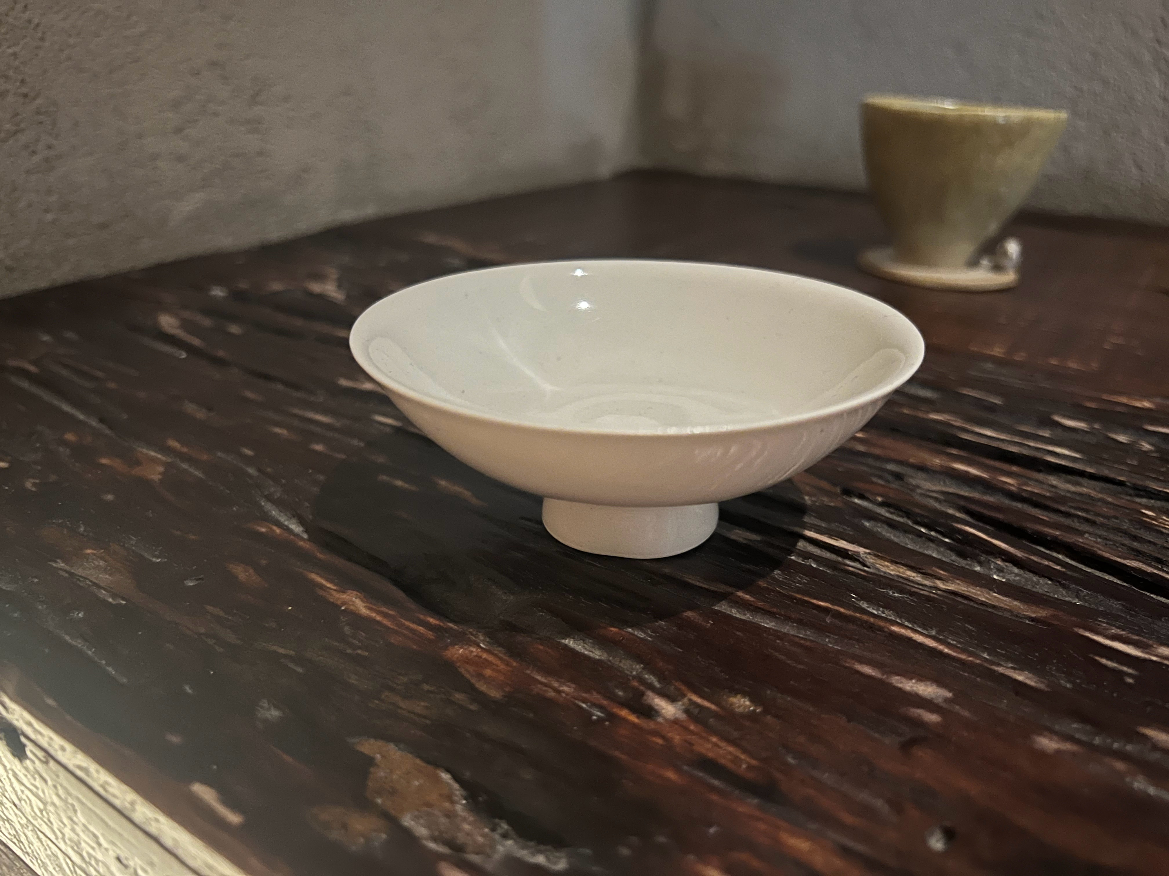 品茶赏器交友  快节奏的生活里，茶像一位沉默的老友。 