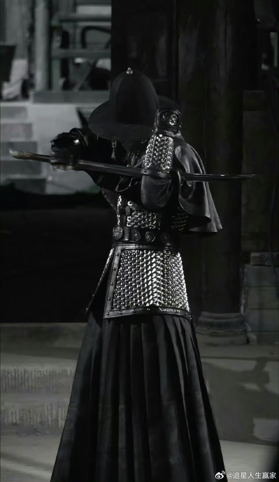 何与《窈窈有期》萧靖西盔甲面具造型路透！！