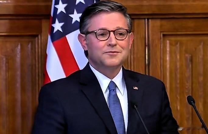 在特朗普指责英国在格陵兰问题上“极其愚蠢”后，美国众议院议长迈克·约翰逊访问英国