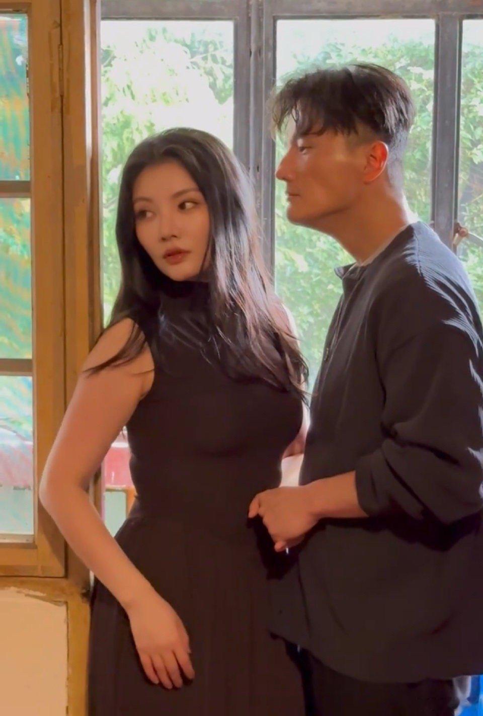 徐冬冬说尹子维的脖子像蜗牛 一句玩笑话把大家逗得哈哈大笑，徐冬冬的幽默细胞真是满