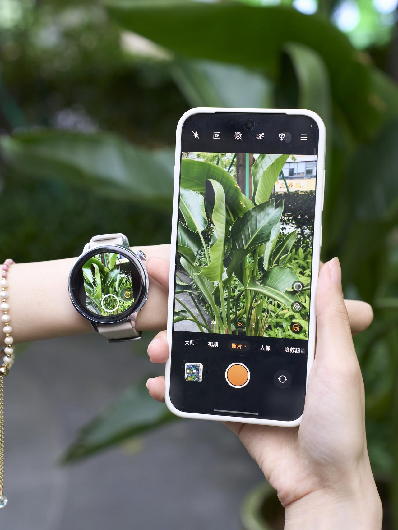 一个人出去玩，爱拍照的i人必须有这手表
身为重度i人，一个出去玩想拍照真的好难！