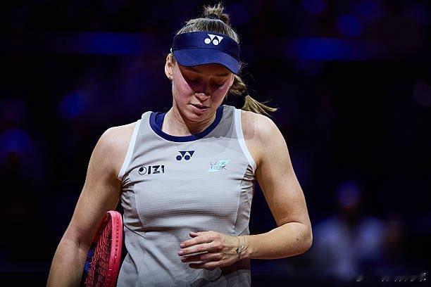 斯图加特1/4决赛莱巴金娜6-7(5)/6-4 /7-6(6)费尔南德斯挽救了2