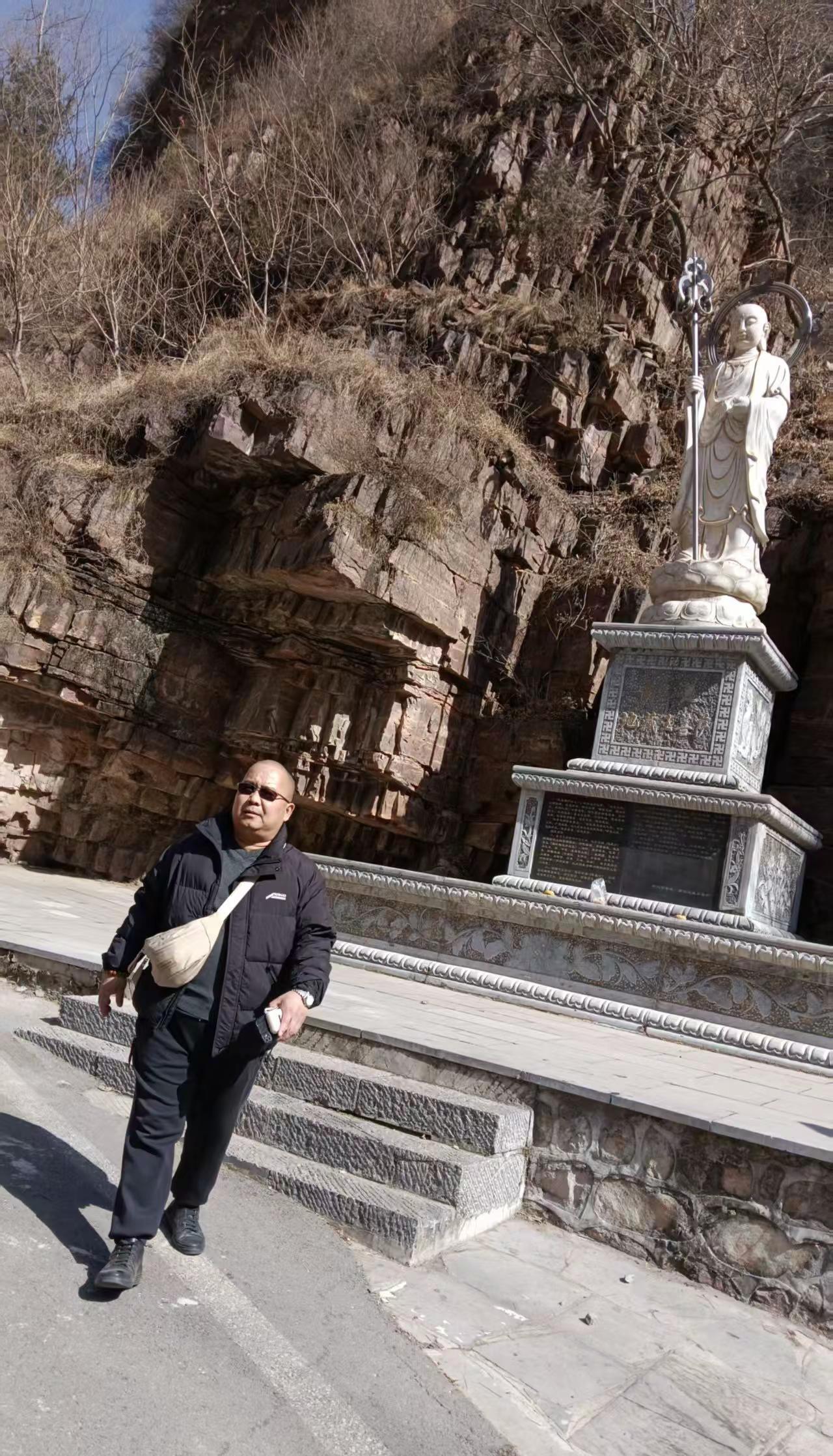 繁华落尽终成空，淡看云烟随风去，余生只求心安，笑对流年静赏余生风景！