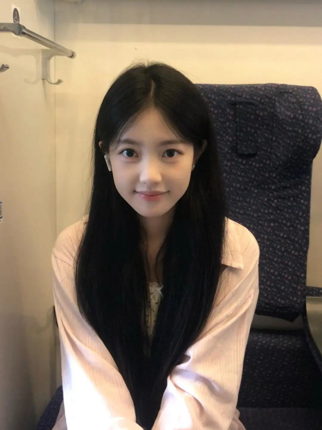 第一批春日照片出炉 分享照片 少女感 氛围感 笑容最治愈的女孩