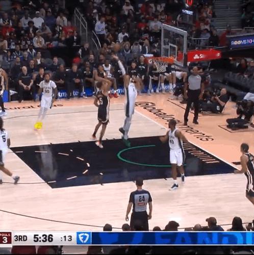 👽天赋怪！文班把球盖出计时器上了！这一盖，也成就了文班亚马的历史一页，他连续1