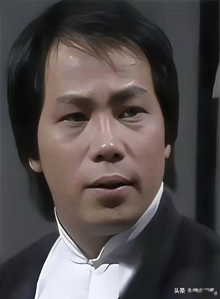 洪金宝谈及梁小龙时，话语间满是惊叹。他向记者透露，和梁小龙拍打戏时，自己压根不敢