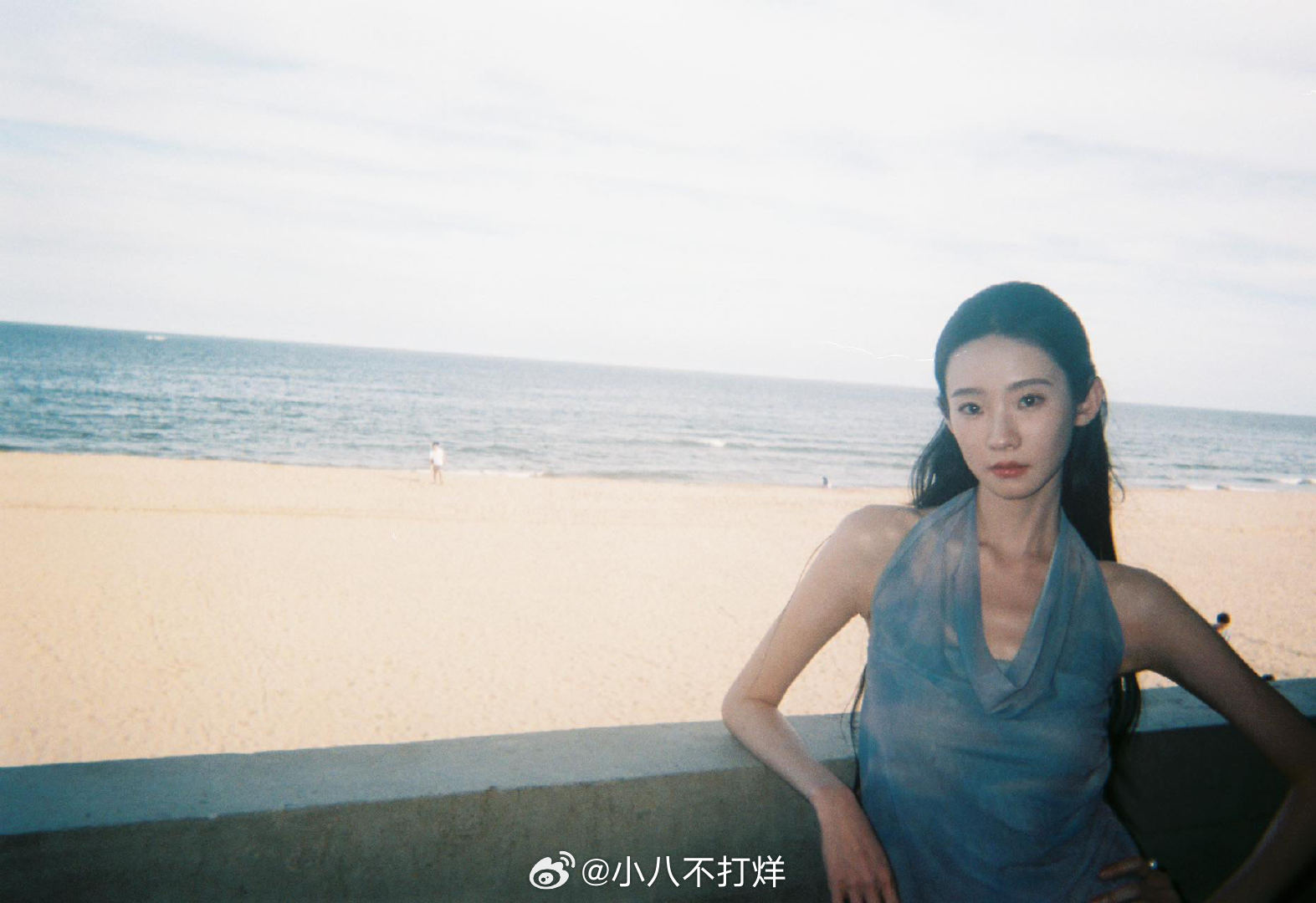 张艺凡把阿那亚胶片洗出来了张艺凡用胶片拍了拍蒋奇明 “浪漫特派员”任务完成！&互
