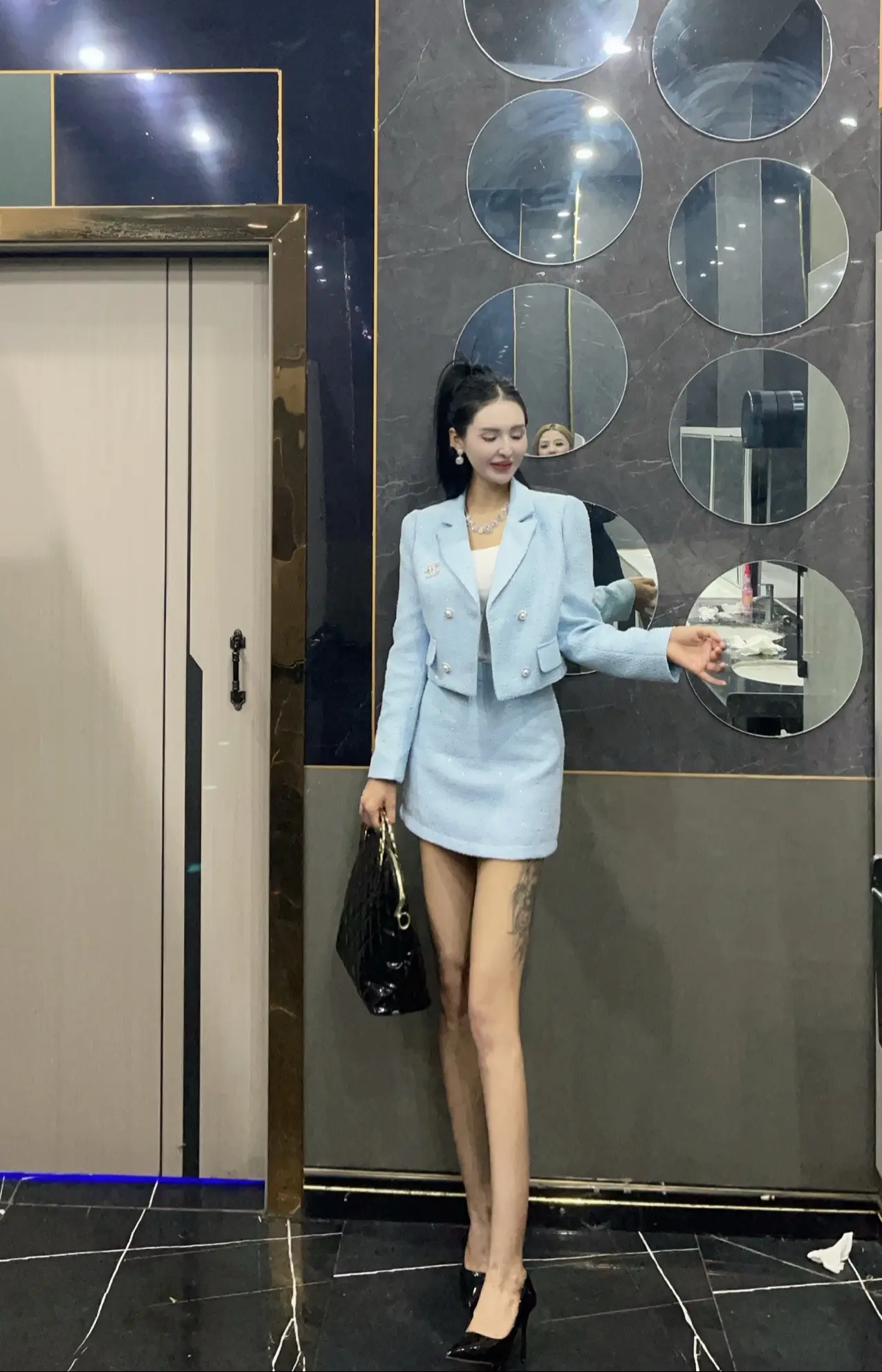 我跟她们没话题 因为我就是她们的话题.🤍