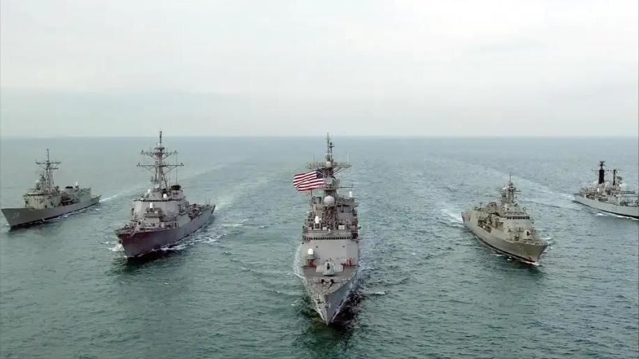 突发！美军舰硬闯霍尔木兹海峡，未与伊朗协调，战事爆发后首次破局，4月11日，全球