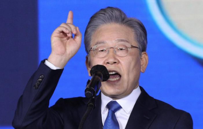 我有预感，李在明才是韩国隐藏最深的一头狼！
 
8月15日，石破茂去靖国神社参拜