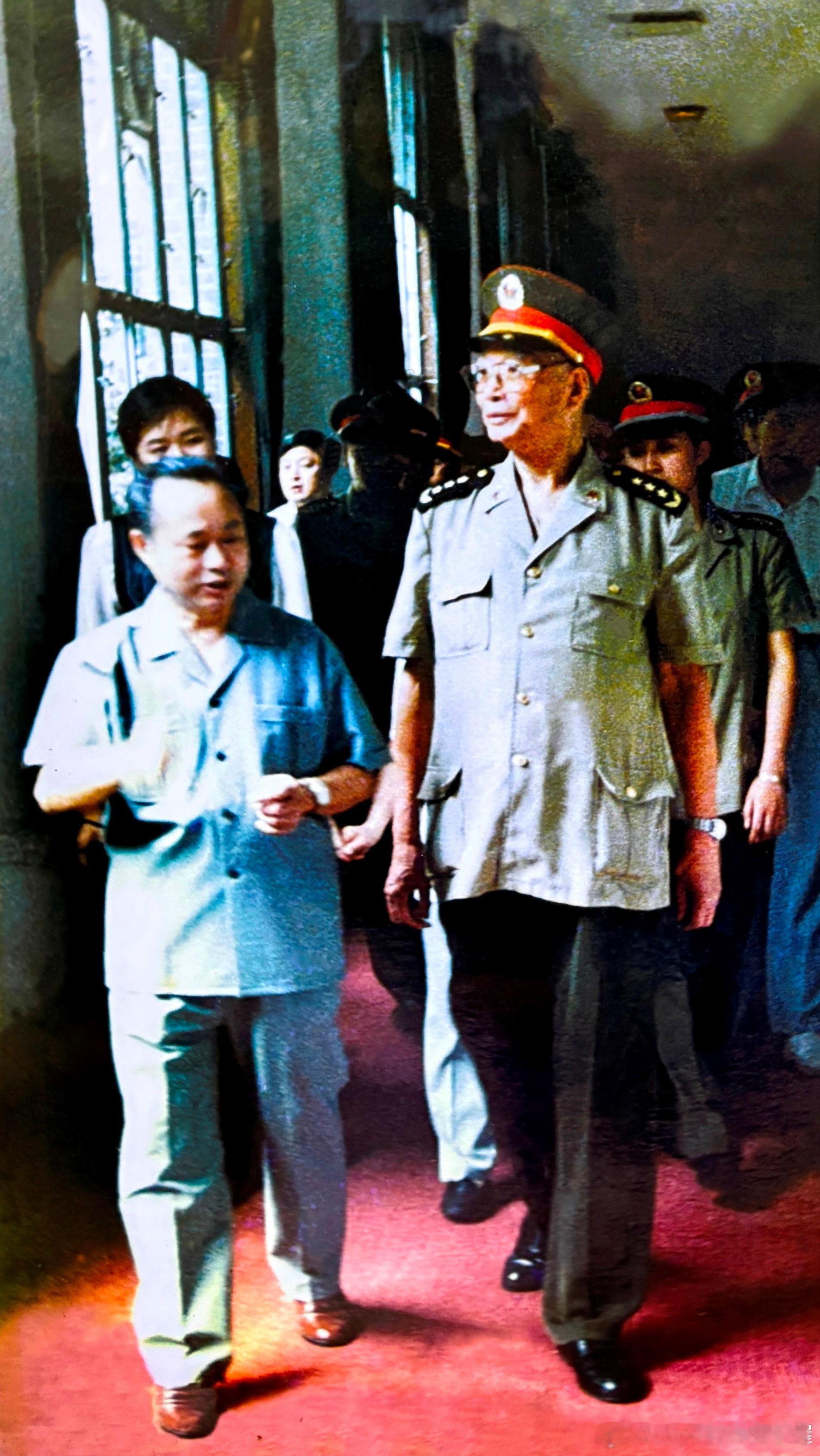 1994年9月6日中央军委副主席张震在滴水洞历史影像 ​​​