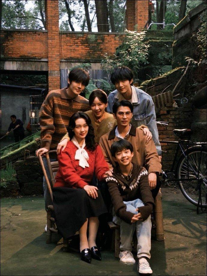 评分top1的短剧杀回来了我的年度电子榨菜回归太绝了， 还是熟悉的烟火气，《家里