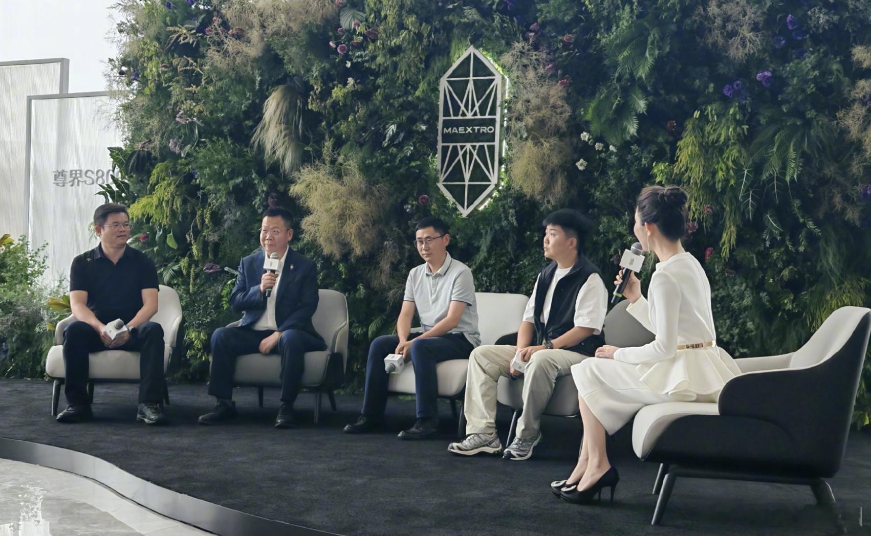 尊界车主既有老钱也有新钱尊界S800这车一出来，它不只是来“卷配置”的——它是来