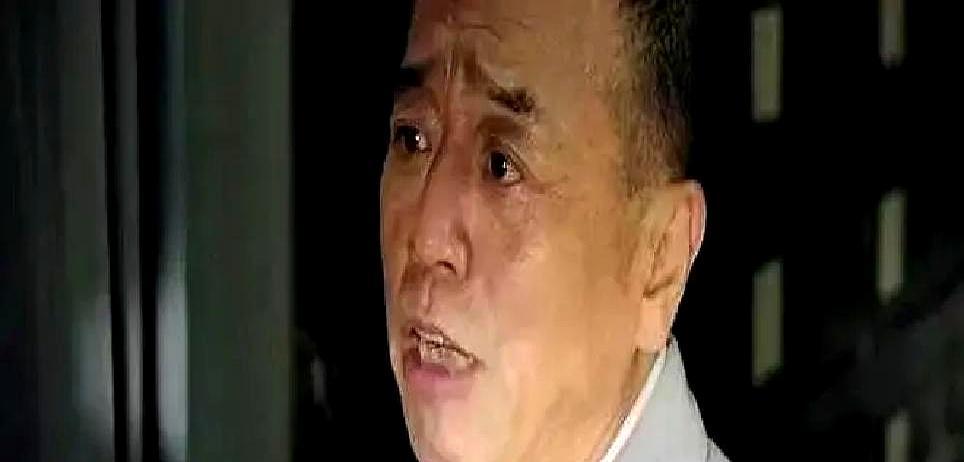 70岁演47岁，观众炸锅了
 
央视八套正播《人民的选择》，佟瑞欣60岁扮52岁