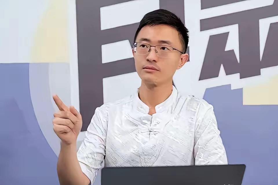 真的太敢说了！台湾新党侯汉廷直接给大陆支招，这番话直接戳中两岸统一的核心痛点：武