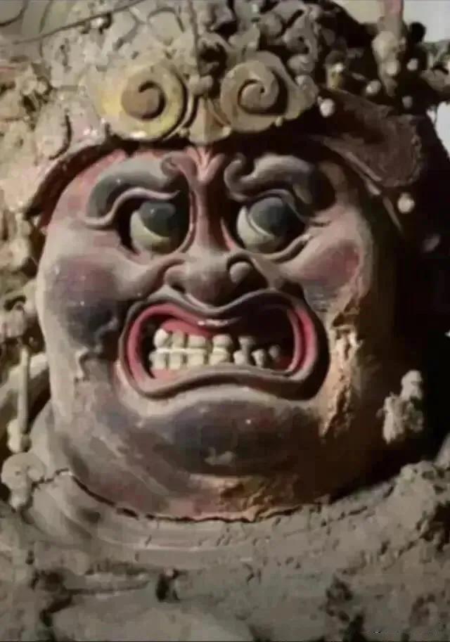 黄岛今天怎么了？
下午五点多出去在环湾路看到黄岛方向浓烟滚滚的。
老大的蘑菇云腾