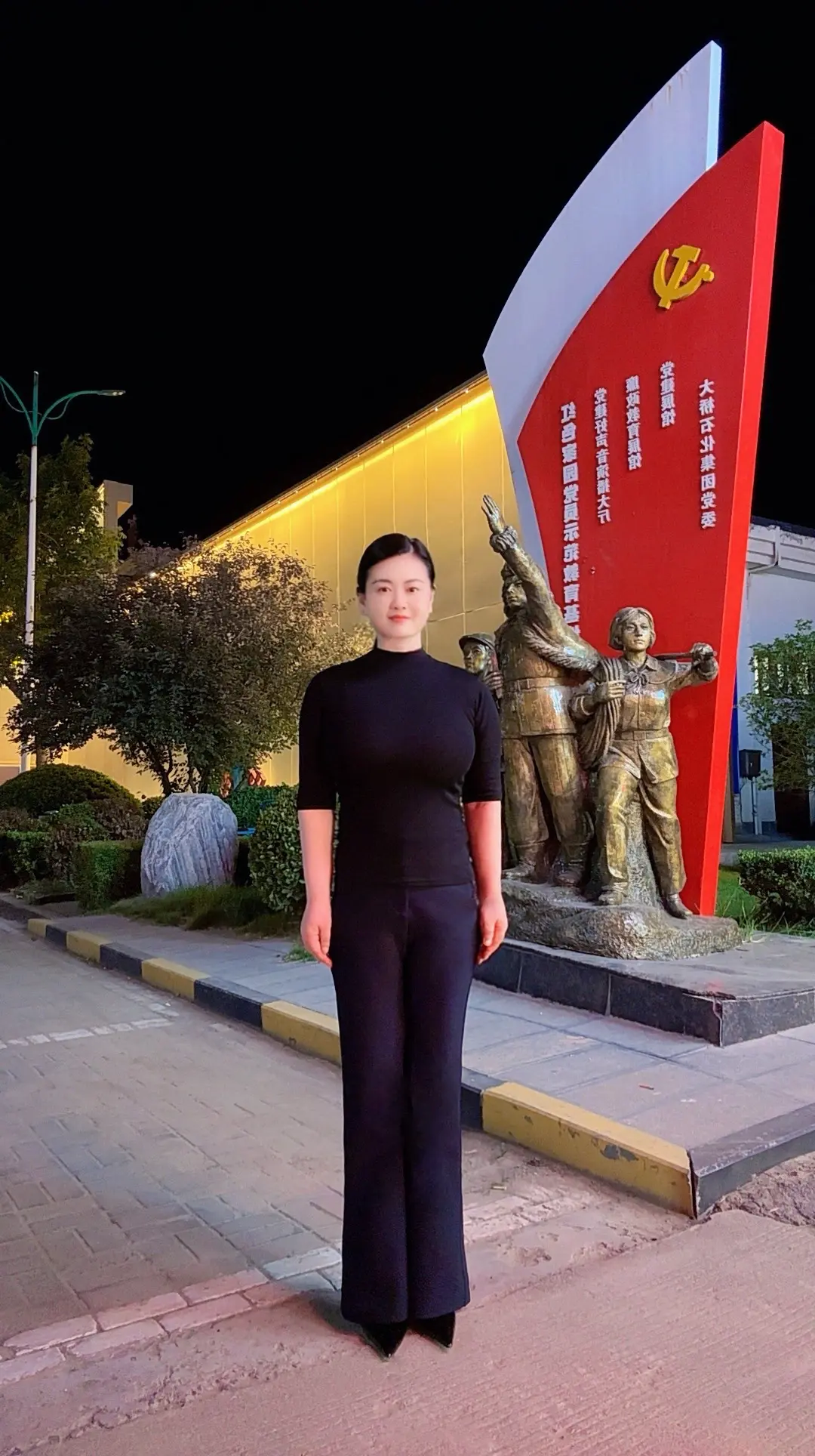 山河千载，岁月峥嵘 歌声嘹亮，礼赞中华 祝愿祖国 繁荣昌盛 万里河山，岁岁安宁